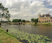 62357 Gezicht over het Merwedekanaal te Utrecht, vanaf de Kanaalweg naar het noorden; links op de achtergrond de ...